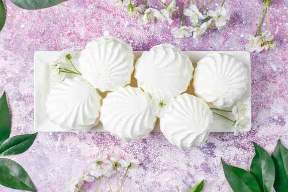 Халва со шкварками и зефир с ирландским кремом: белорусские фабрики показали неожиданные сладости