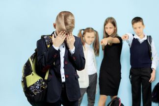 Школьный буллинг. Кто виноват и что делать? Рассказывают психологи и гипнолог