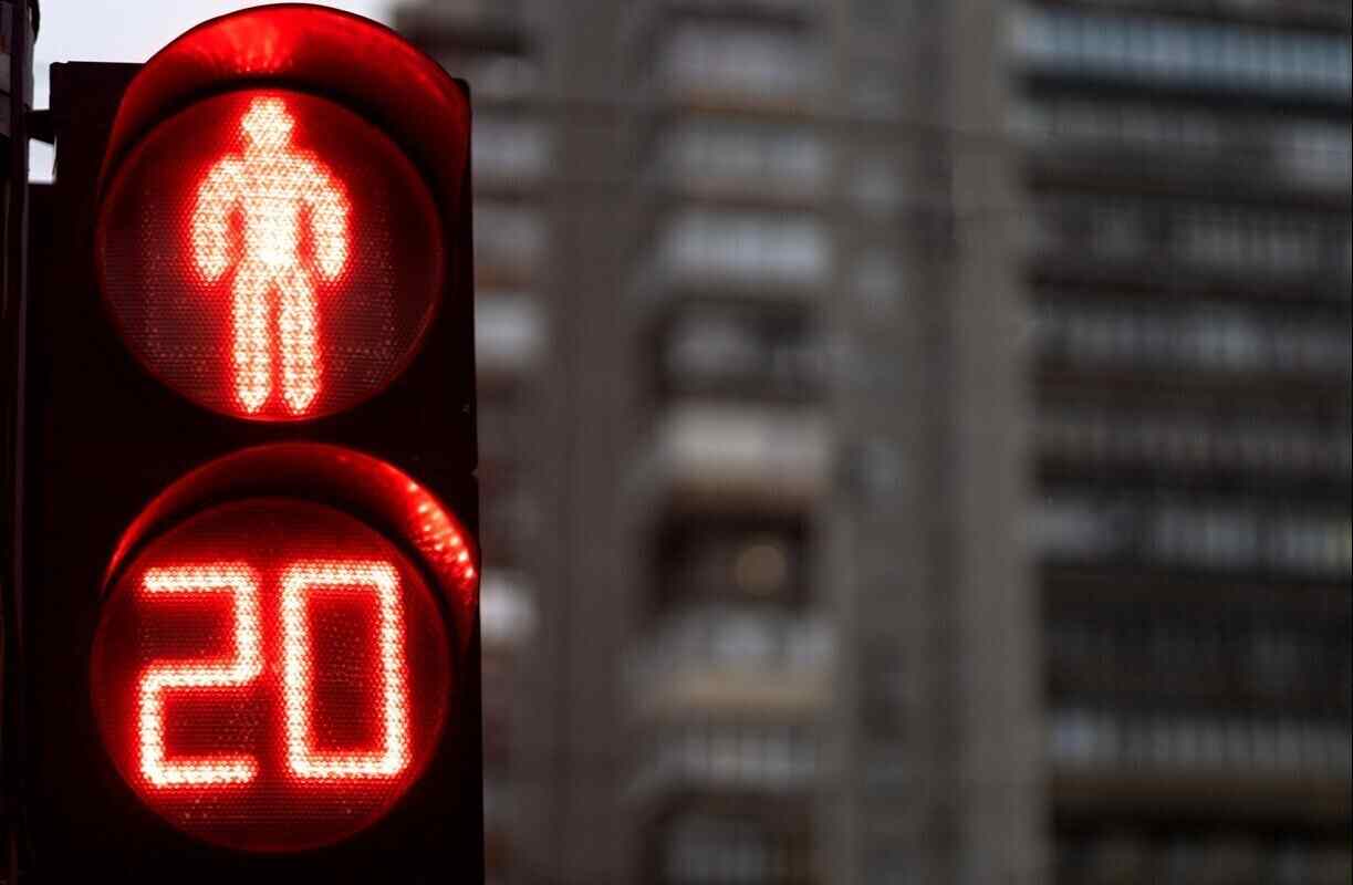 На светофорах Минска появятся таблички с QR-кодами