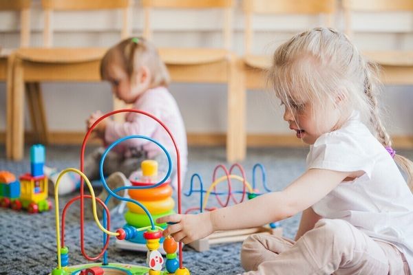Встать на очередь после рождения: как гарантированно попасть в желаемый детский сад