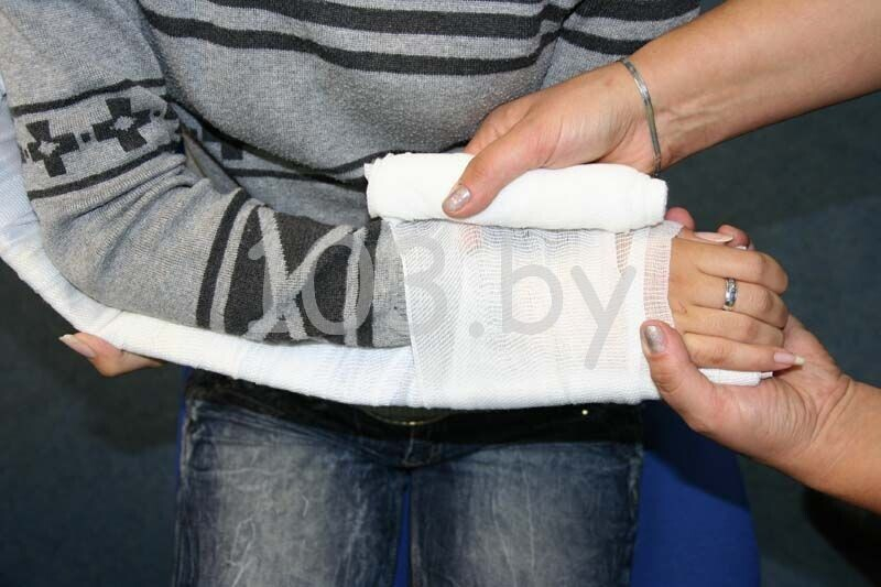 наложение шины при переломе руки5.JPG наложение шины при переломе руки5.JPG