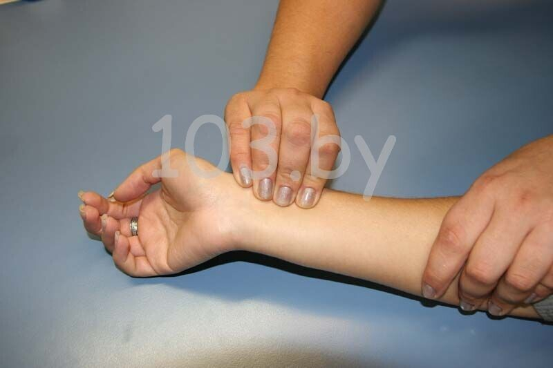 нащупывание пульса.JPG нащупывание пульса.JPG