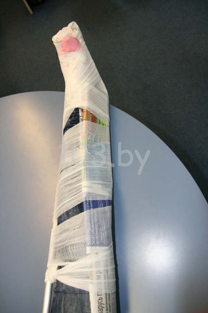 наложение шины при переломе ноги7.JPG наложение шины при переломе ноги7.JPG