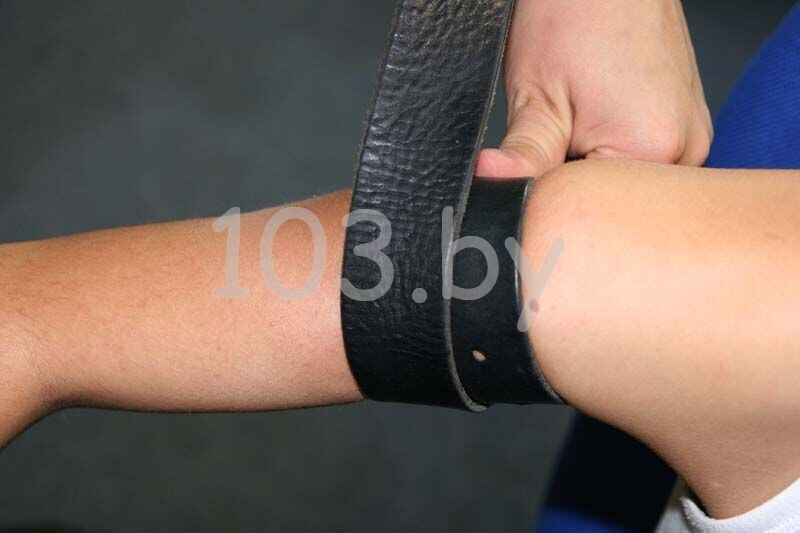 наложение жгута на руку2.JPG наложение жгута на руку2.JPG