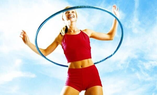 Как убрать живот и бока с помощью обруча