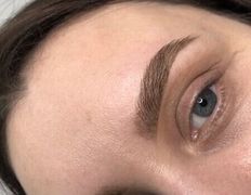 Салон красоты Шевелюра, Долговременная укладка, окраска бровей хной - фото 1