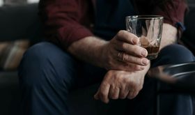 Запой: что это и как с ним справиться