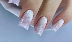 Новая услуга — наращивание ногтей