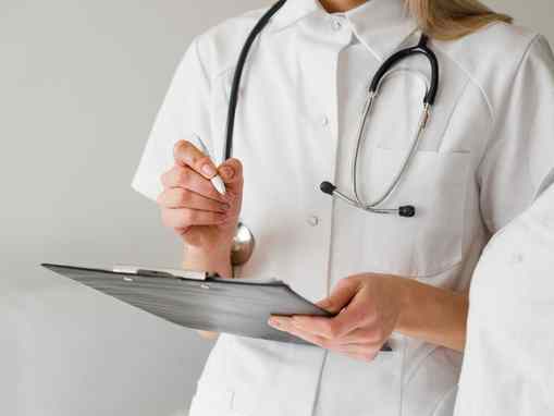 «Больничные стали больше»: кому уже повысили выплаты и что для этого нужно