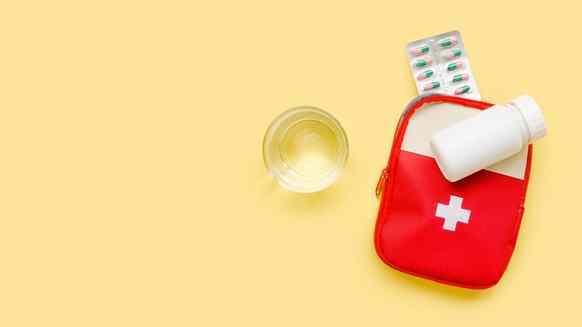 Чем отличаются оригинал и дженерик, какие лекарства держать в аптечке? Объясняет инженер-химик