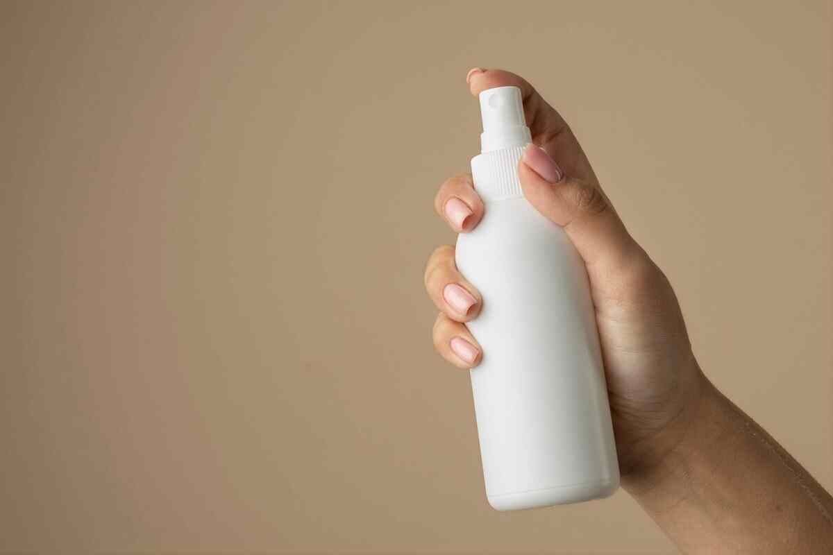 Как обновлять SPF поверх макияжа: простой способ без смывания