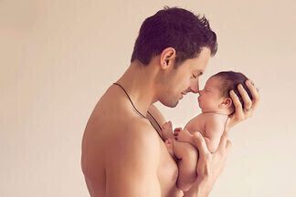 «Маринование под окнами роддома в миллионы раз хуже». Муж, который присутствовал на родах, поделился впечатлениями